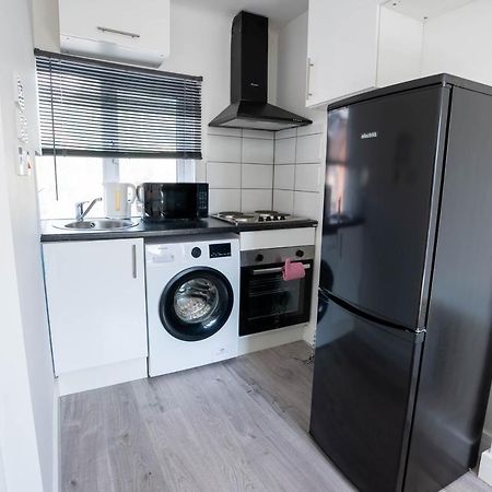 No 01 Small Studio Flat In Aylesbury Town Station Ngoại thất bức ảnh