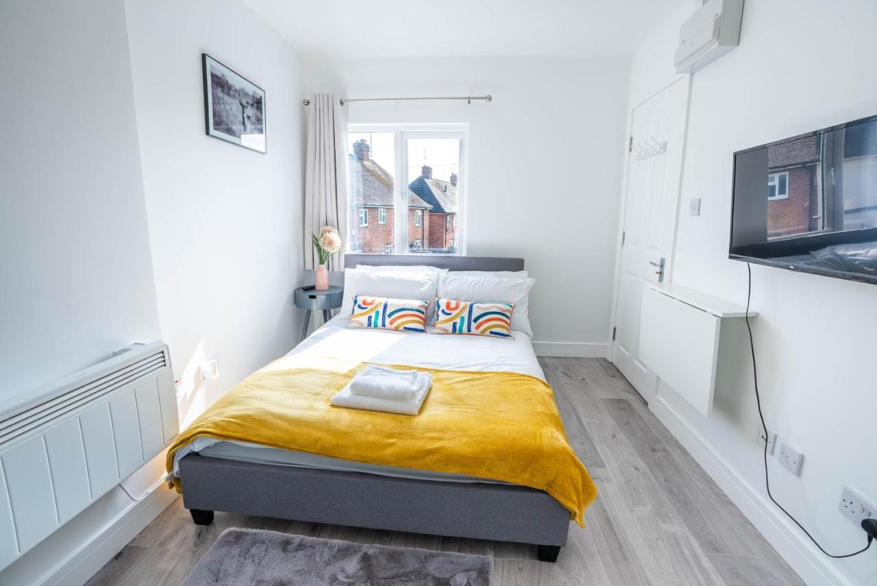 No 01 Small Studio Flat In Aylesbury Town Station Ngoại thất bức ảnh