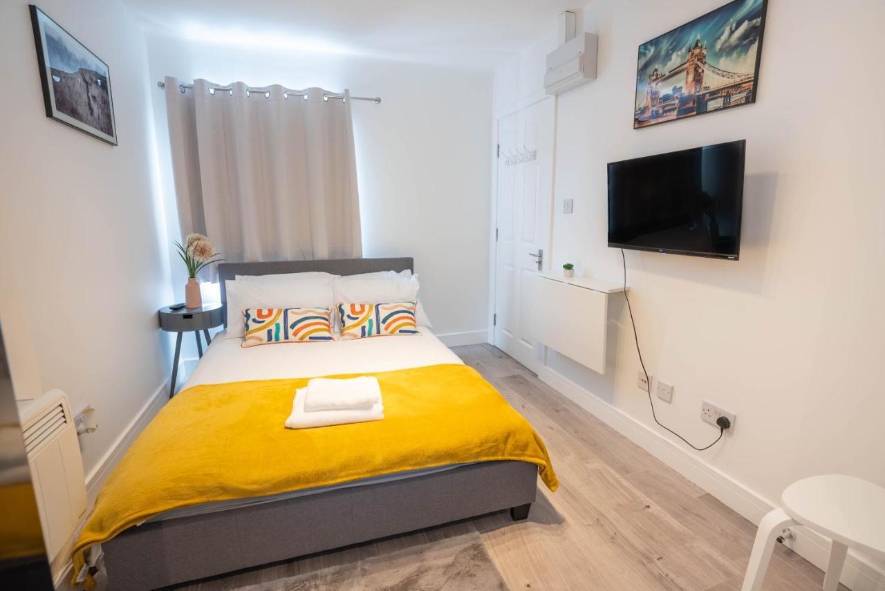 No 01 Small Studio Flat In Aylesbury Town Station Ngoại thất bức ảnh